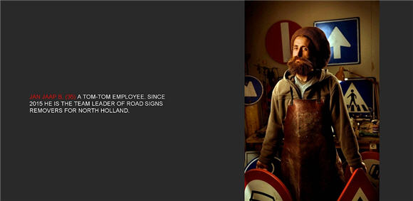 Jan, dont le métier est d'enlever les panneaux de signalisation routière maintenant que celle-ci s'affiche directement sur le parebrise des automobiles