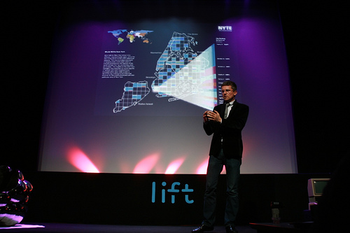 Carlo Ratti sur la scène de Lift par RaphaelleLift Carlo Ratti sur la scène de Lift par RaphaelleLift