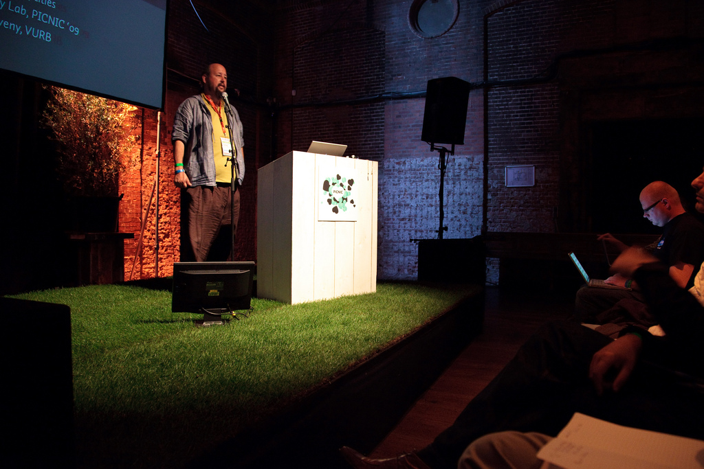 Ben Cerveny lors durant sa présentation à l'atelier Augmented City Lab