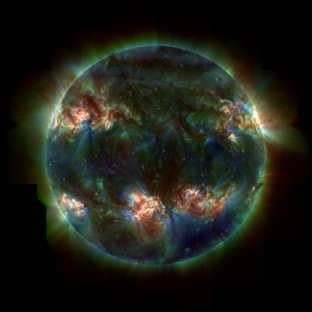 Explosions et irruptions solaires prises par la mission Trace Explosions et irruptions solaires prises par la mission Trace