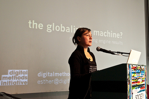 Esther Weltevrede photographiée par Anne Helmond Esther Weltevrede photographiée par Anne Helmond