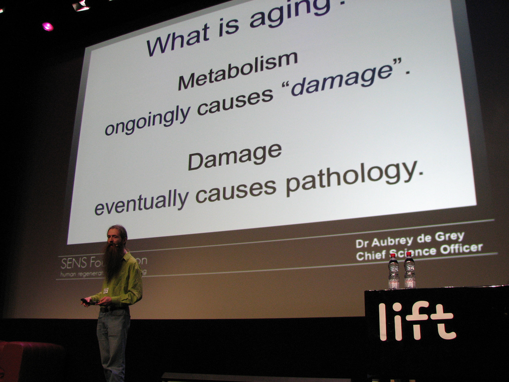 Aubrey de Grey sur la scène de Lift par Stephanie Booth Aubrey de Grey sur la scène de Lift par Stephanie Booth