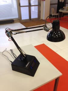 La lampe robotique d'AngusAI La lampe robotique d'AngusAI