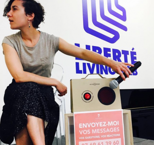 Le concerteur vocalise les SMS du public Le concerteur vocalise les SMS du public