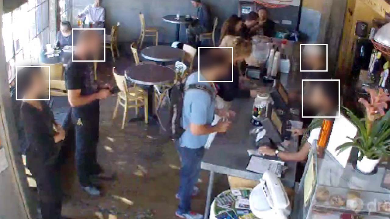 Image extraite du jeu de données Brainwash, du nom d'un café de San Francisco Image extraite du jeu de données Brainwash, du nom d'un café de San Francisco